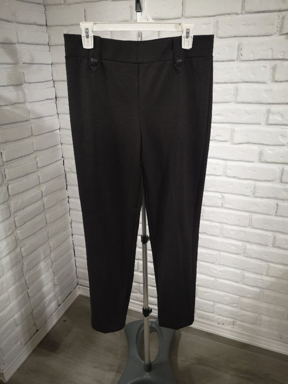 Laura Ladies Size 10 Black w/ Tan Flecks Pull On Style Tapered Legs Pants